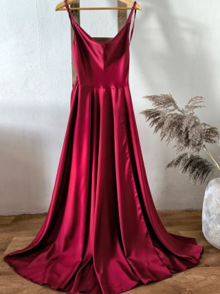 ✨ Jen 690 Kč za šaty, ve kterých nezůstaneš bez pozornosti! Plánuješ 💔 ukázat ex, o co přišel? 💃🏻 Oslnit celou ves? Nebo...